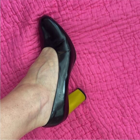 Marc Jacobs Black and Yellow Statement Heels, US8 - Picture 9 of 13